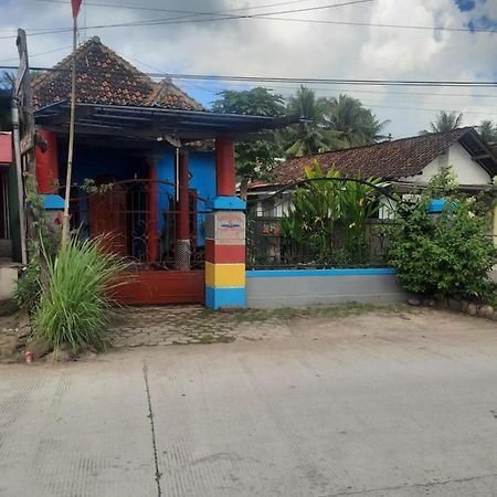 Red Beach Homestay Pasanggaran Extérieur photo