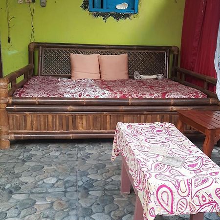 Red Beach Homestay Pasanggaran Extérieur photo