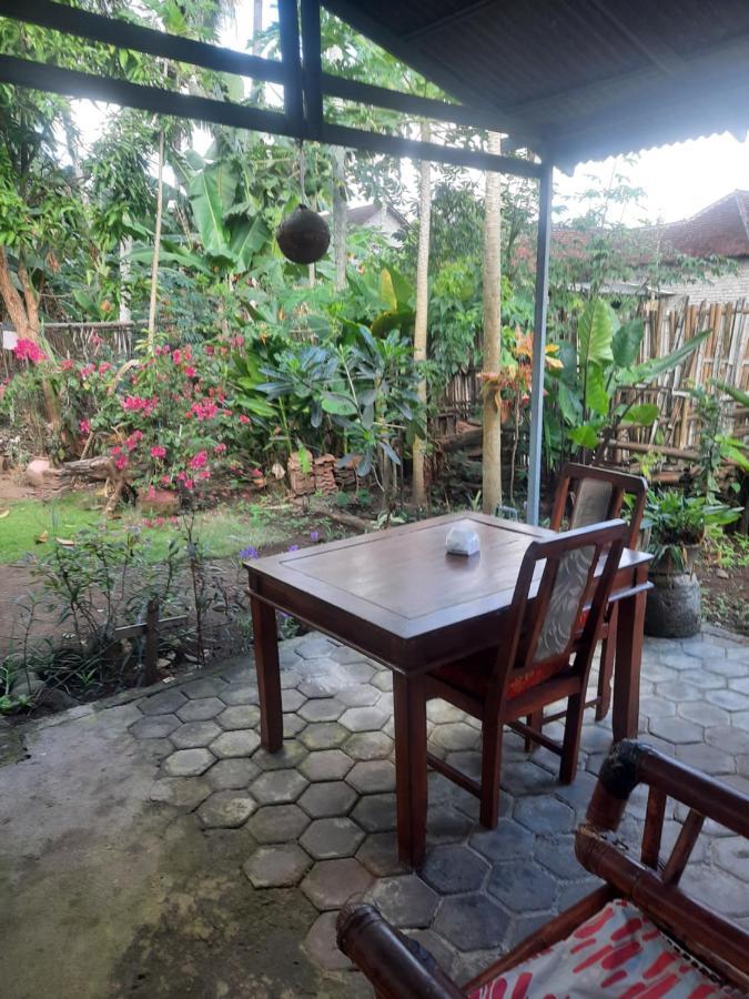 Red Beach Homestay Pasanggaran Extérieur photo